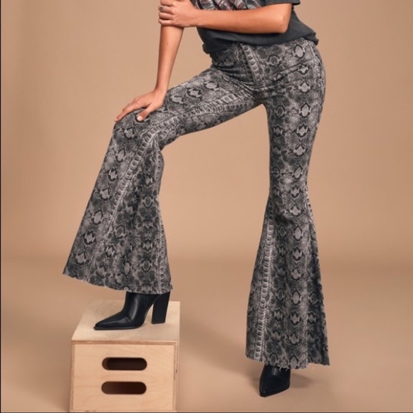 We The Free Geo Printed Flare Pants 29 NWT - Picture 5 of 11